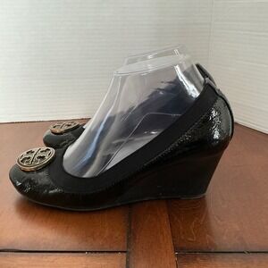 Tory Burch Sally Black Patent Leather Wedge Pumps Gold Logo Medallion Shoes